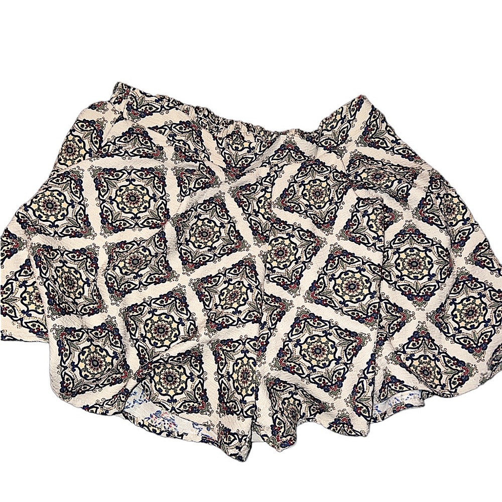 Wild pearl Floral High Waisted Shorts size Large